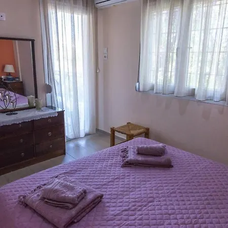 Savvas House Apartament *